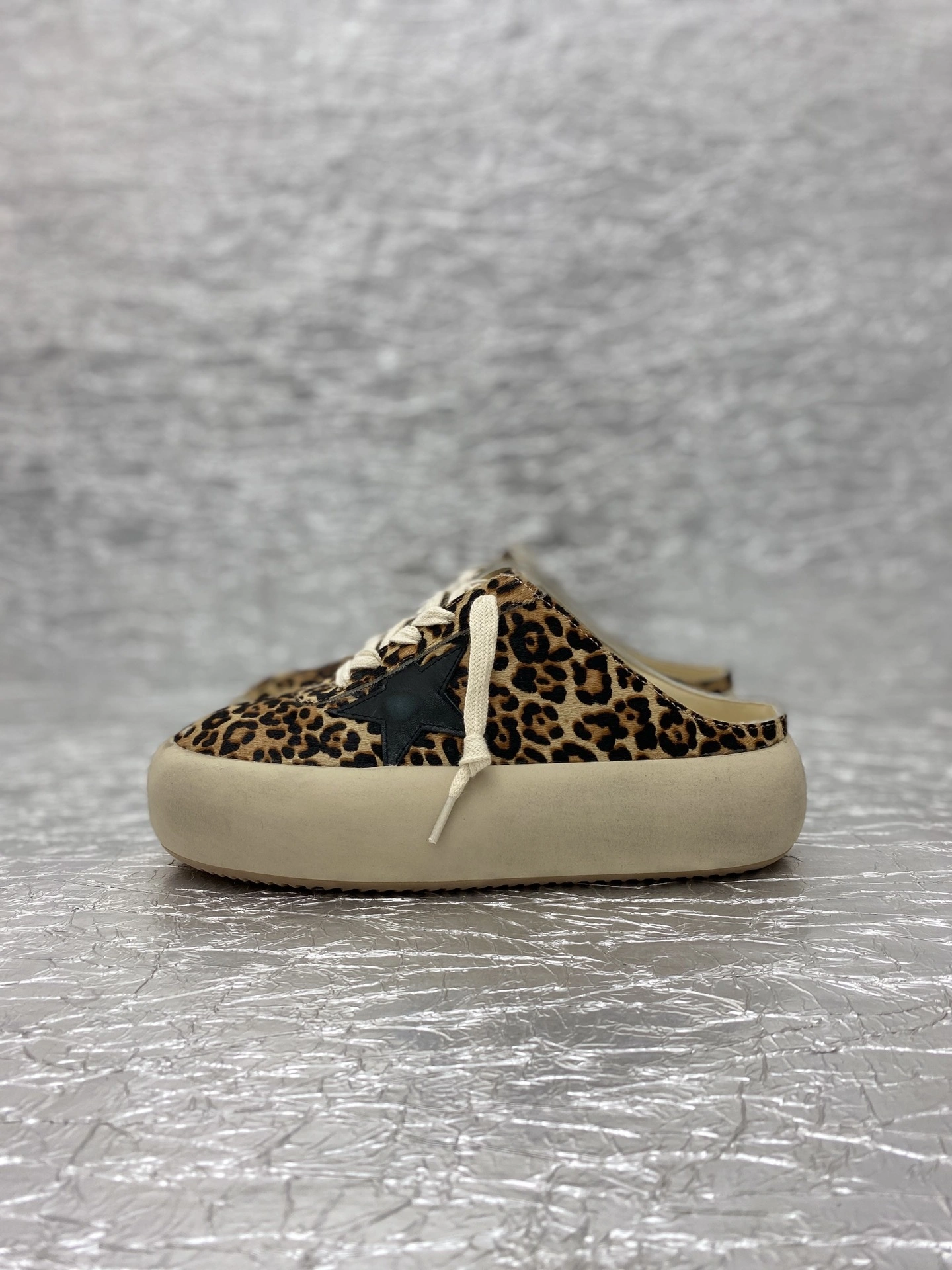 OOBB-- 6642 GWF00383.F003331.81472 Space cowhide item:E-X362J2908T